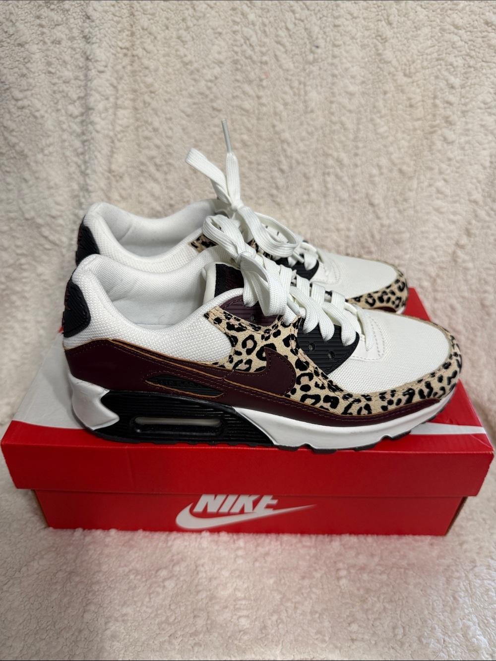 Nike Women’s Air Max 90 Leopard + Burgundy - Picture 3 of 7
